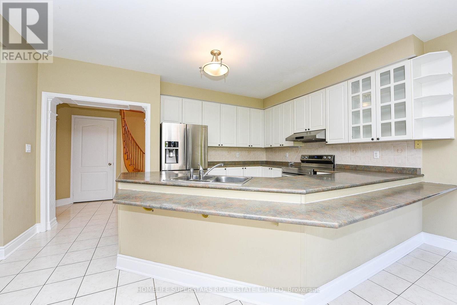 1649 Westbridge Way, Mississauga, Ontario  L5N 7S8 - Photo 13 - W12420288