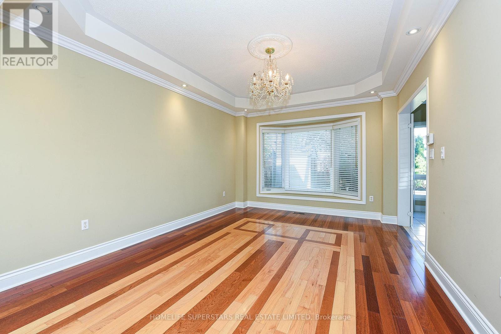 1649 Westbridge Way, Mississauga, Ontario  L5N 7S8 - Photo 8 - W12420288