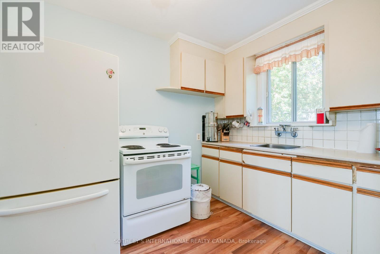930 Eglinton Avenue E, Toronto, Ontario  M4G 2L3 - Photo 17 - C12452803