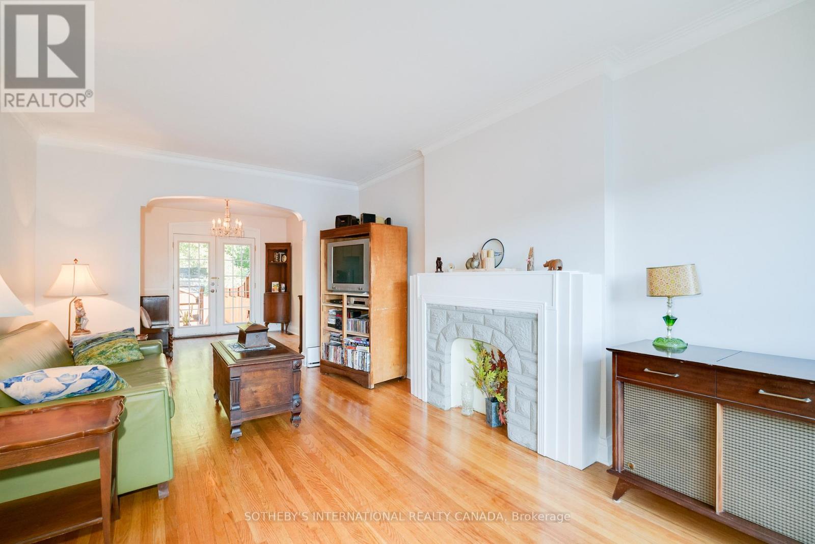 930 Eglinton Avenue E, Toronto, Ontario  M4G 2L3 - Photo 9 - C12452803