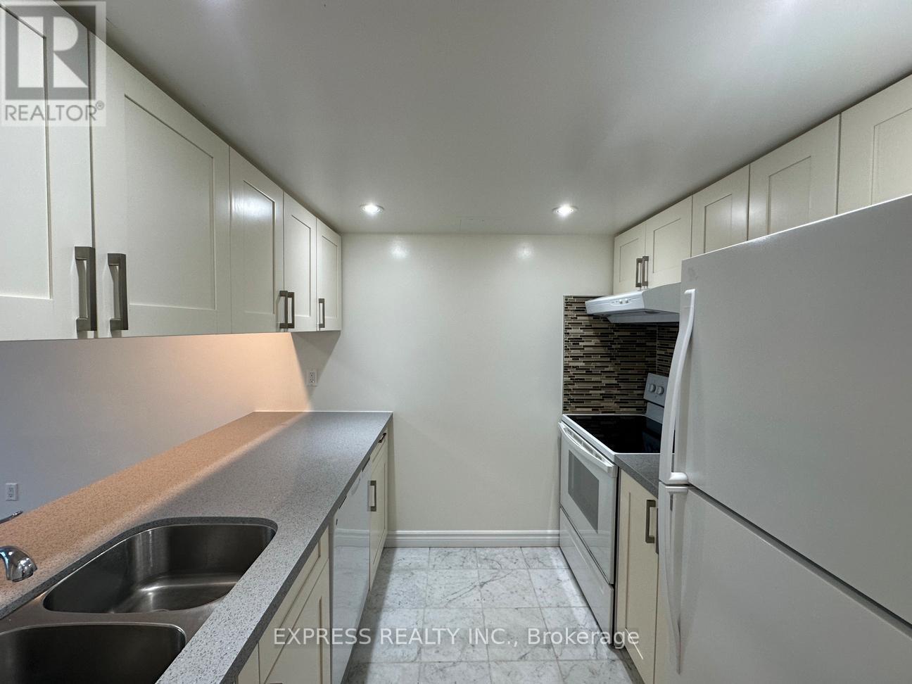 2702 - 38 Elm Street, Toronto, Ontario  M5G 2K5 - Photo 2 - C12452813