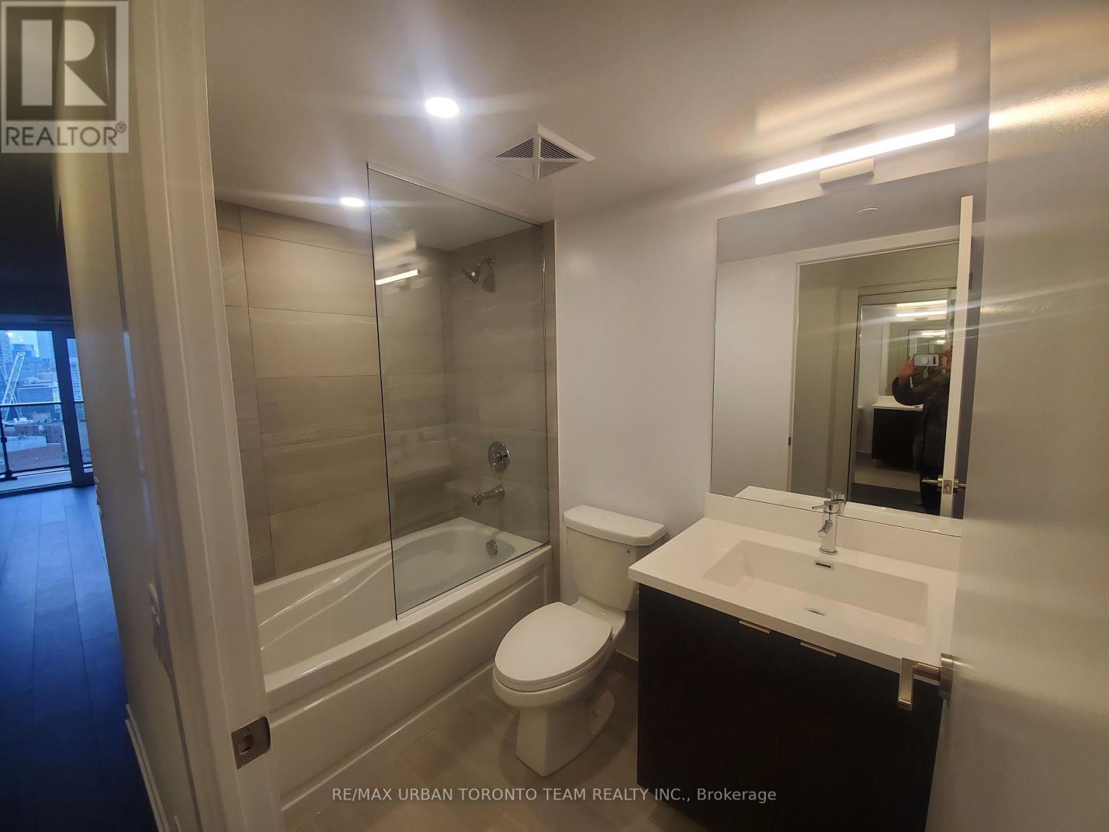2205 - 219 Dundas Street E, Toronto, Ontario  M5A 0V1 - Photo 9 - C12452819