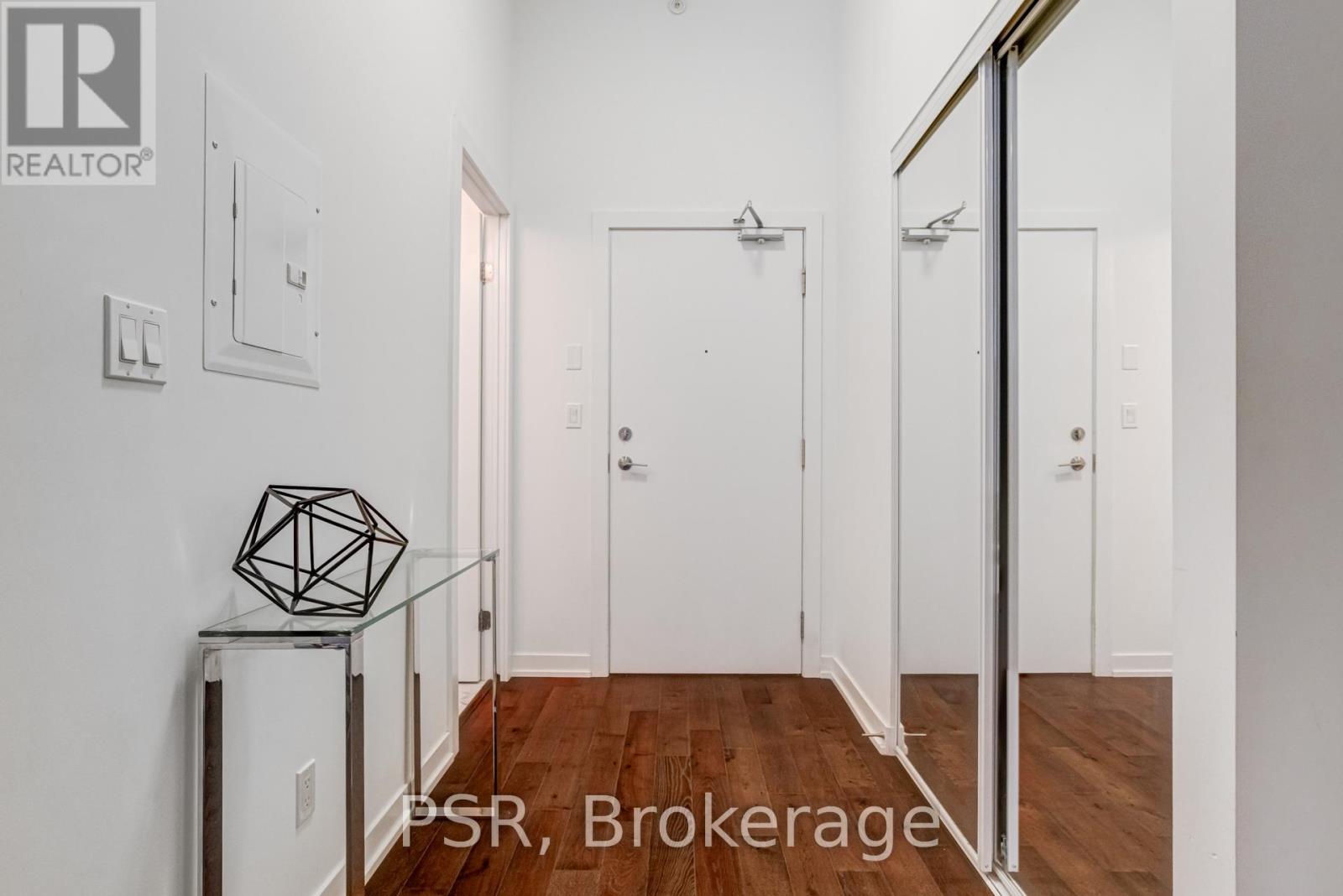 630 - 20 Bruyeres Mews, Toronto, Ontario  M5V 0G8 - Photo 8 - C12452826