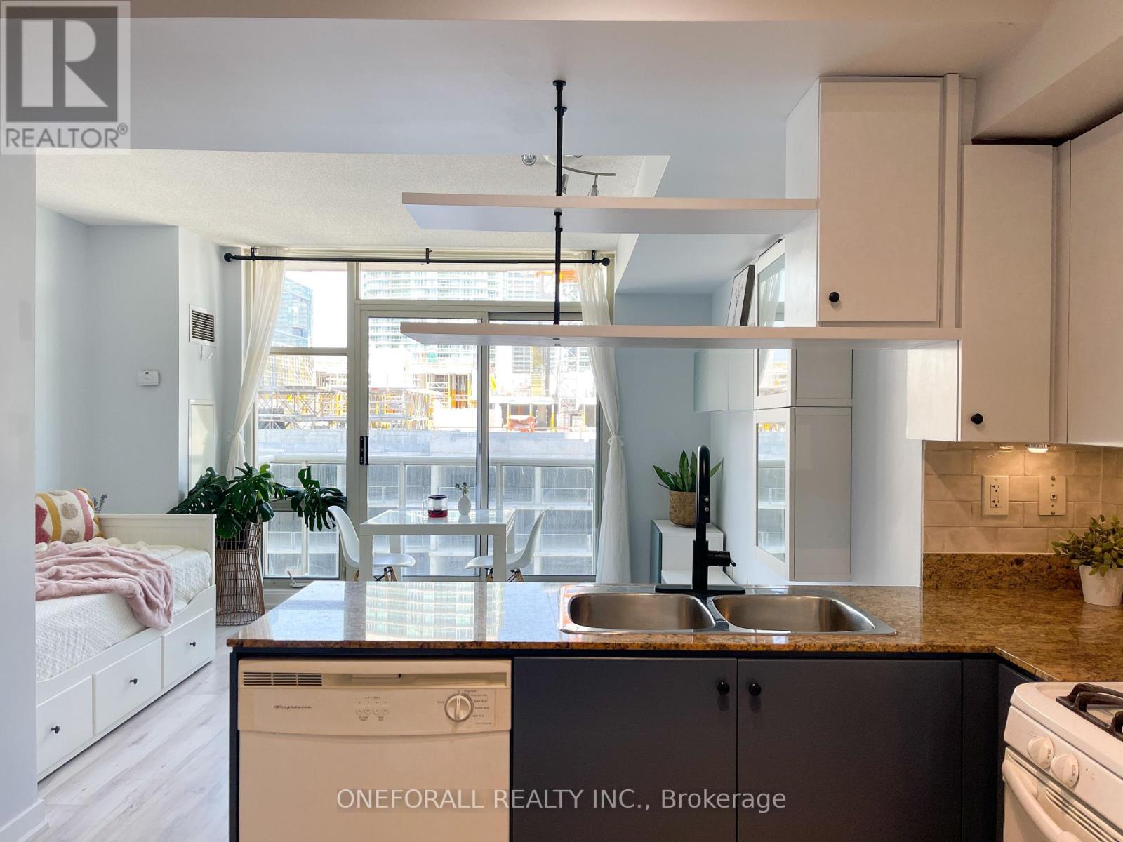 1605 - 10 Navy Wharf Court, Toronto, Ontario  M5V 3V2 - Photo 13 - C12452858