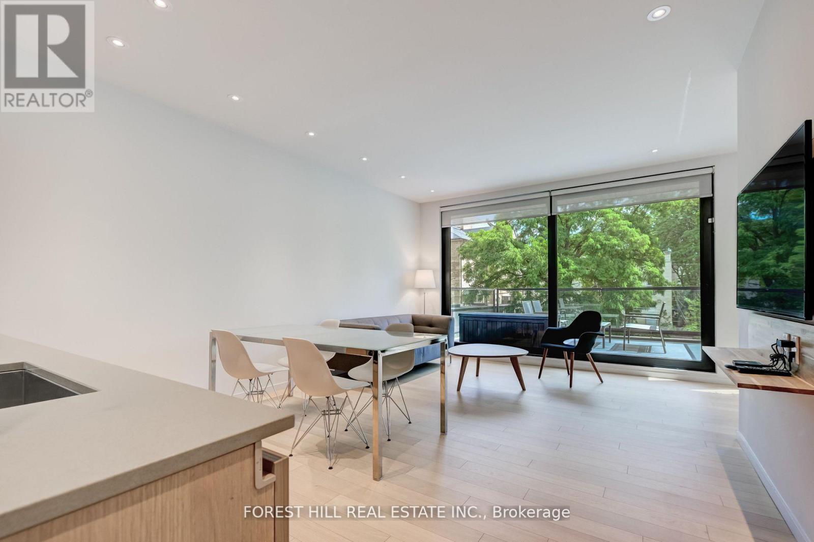 4 - 117 Robert Street, Toronto, Ontario  M5S 2K5 - Photo 2 - C12452863