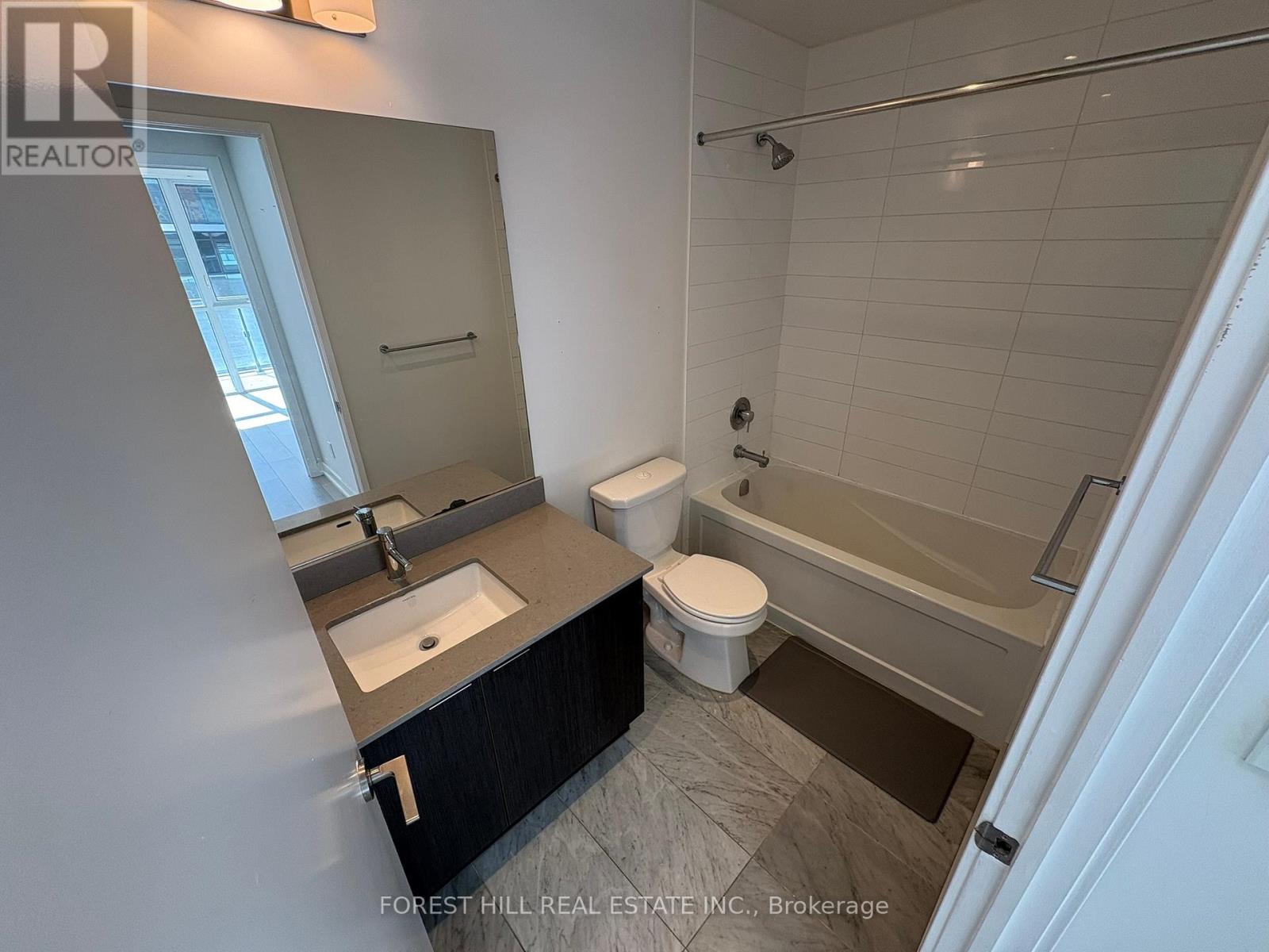 520 - 50 Bruyeres Mews, Toronto, Ontario  M5V 0H8 - Photo 10 - C12452905