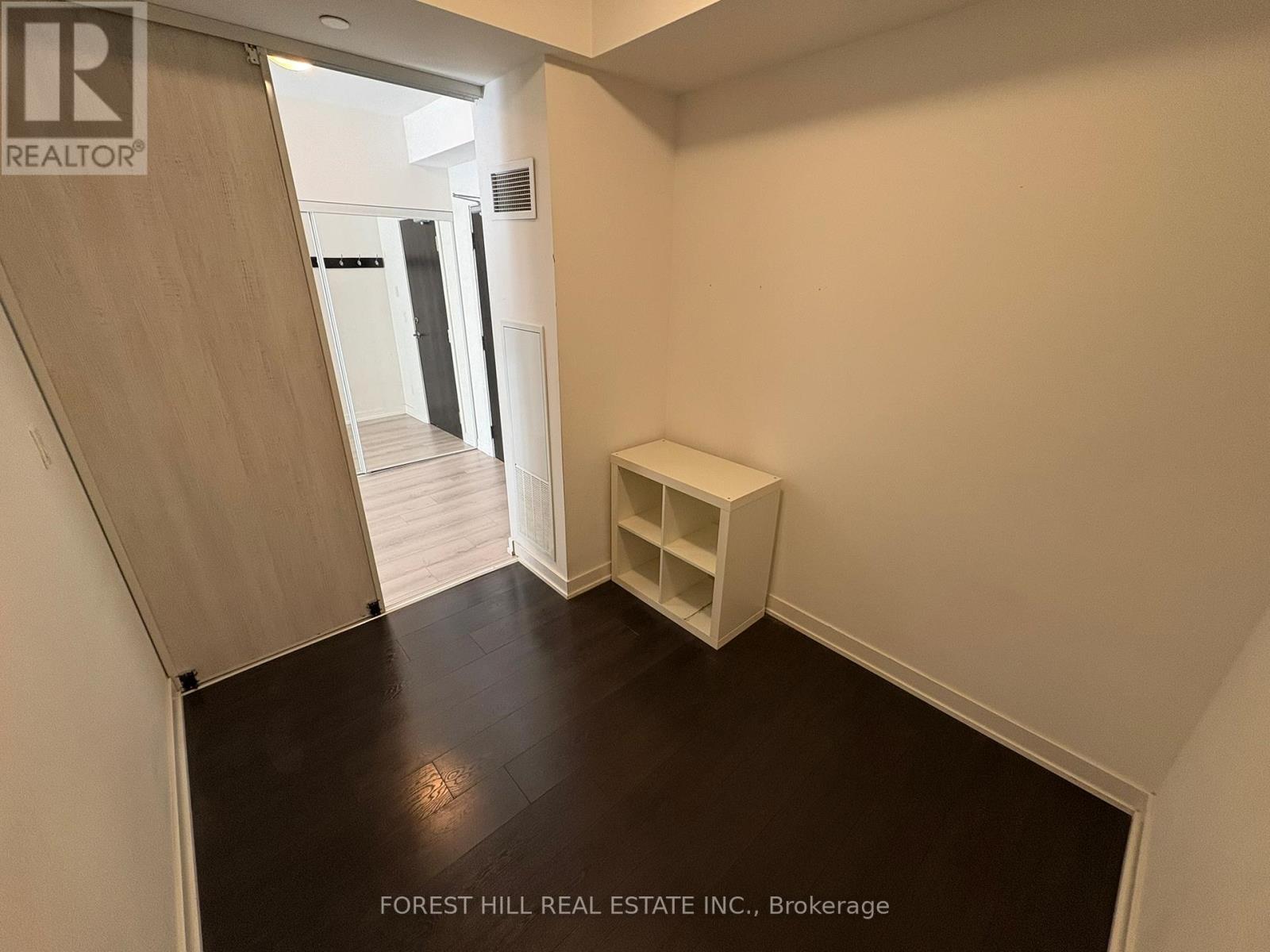 520 - 50 Bruyeres Mews, Toronto, Ontario  M5V 0H8 - Photo 9 - C12452905