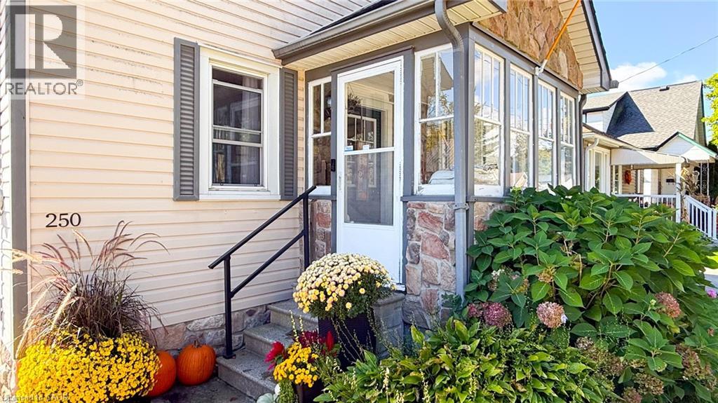 250 Grove Street, Simcoe, Ontario  N3Y 1K9 - Photo 3 - 40777383