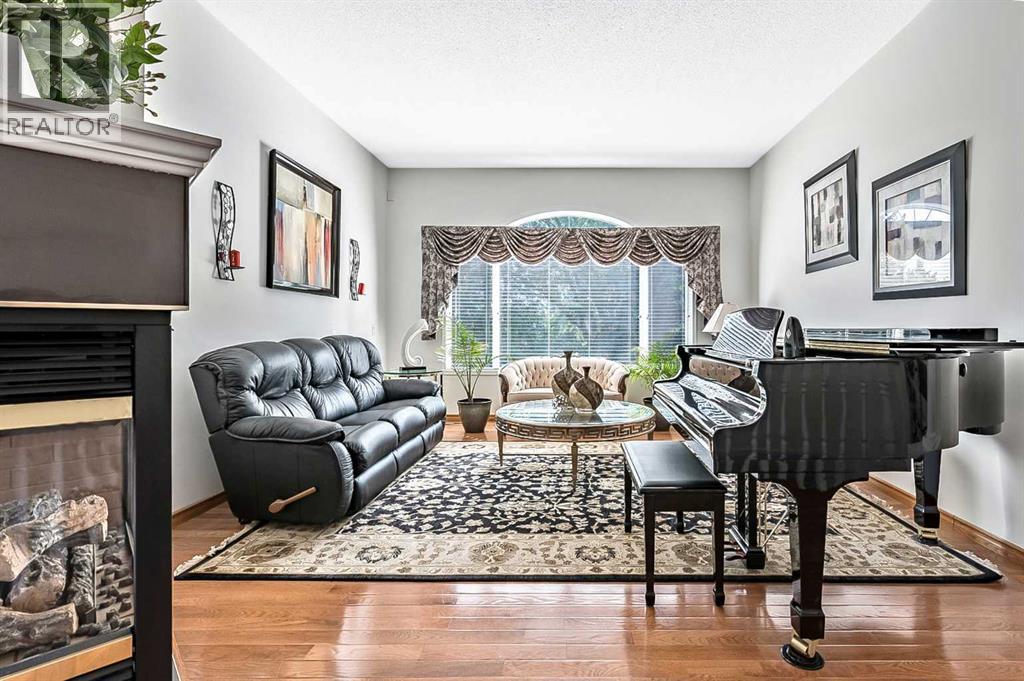 12898 Candle Crescent Sw, Calgary, Alberta  T2W 3B3 - Photo 11 - A2263269