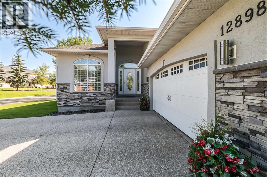 12898 Candle Crescent Sw, Calgary, Alberta  T2W 3B3 - Photo 2 - A2263269