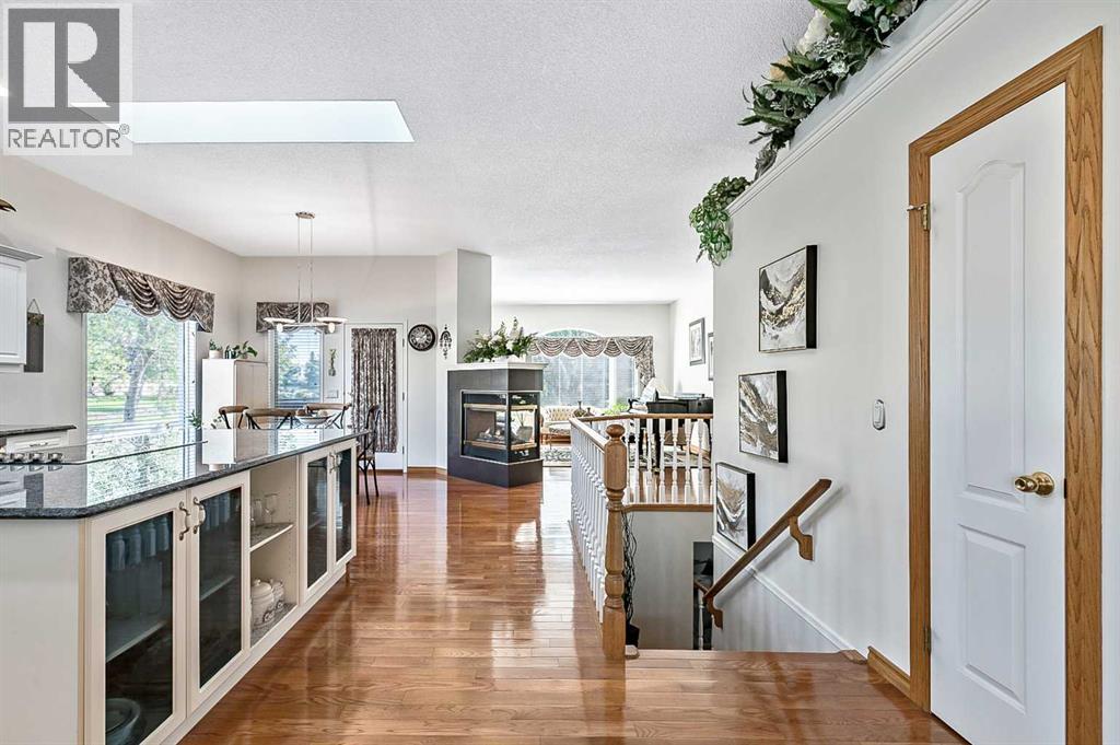 12898 Candle Crescent Sw, Calgary, Alberta  T2W 3B3 - Photo 5 - A2263269