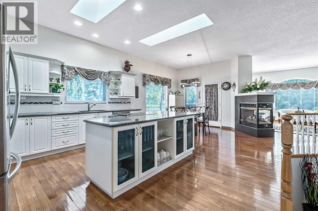 12898 Candle Crescent Sw, Calgary, Alberta  T2W 3B3 - Photo 6 - A2263269