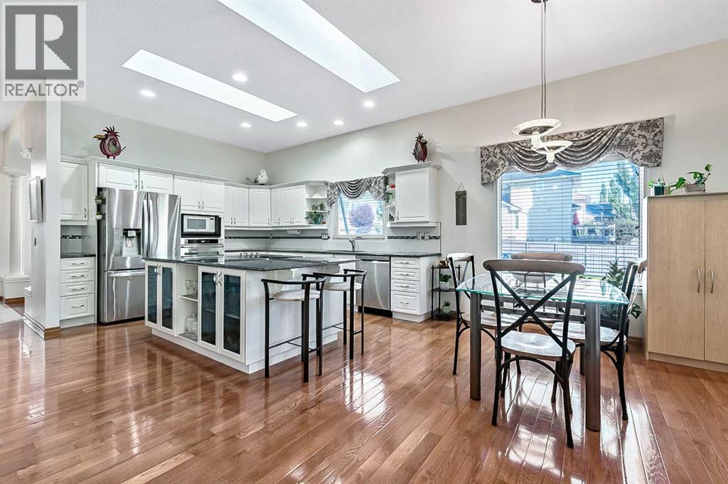 12898 Candle Crescent Sw, Calgary, Alberta  T2W 3B3 - Photo 7 - A2263269