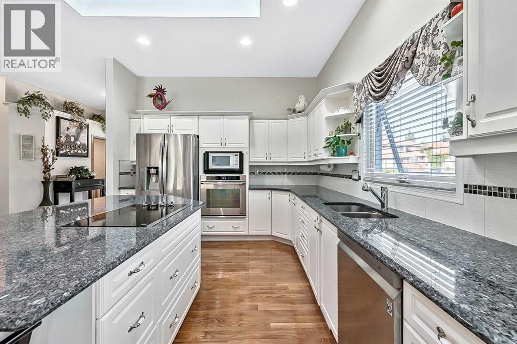 12898 Candle Crescent Sw, Calgary, Alberta  T2W 3B3 - Photo 8 - A2263269