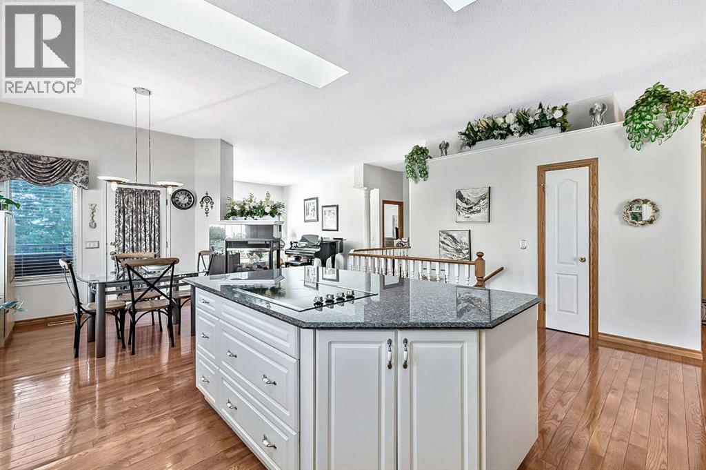12898 Candle Crescent Sw, Calgary, Alberta  T2W 3B3 - Photo 9 - A2263269