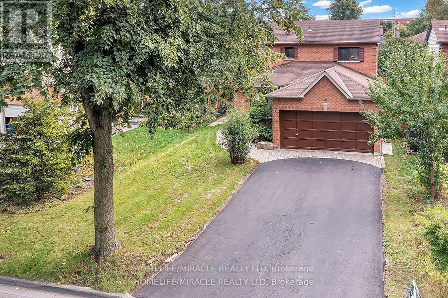 7 HOUGHTON COURT, Whitby, Ontario