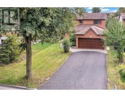7 HOUGHTON COURT, Whitby, Ontario