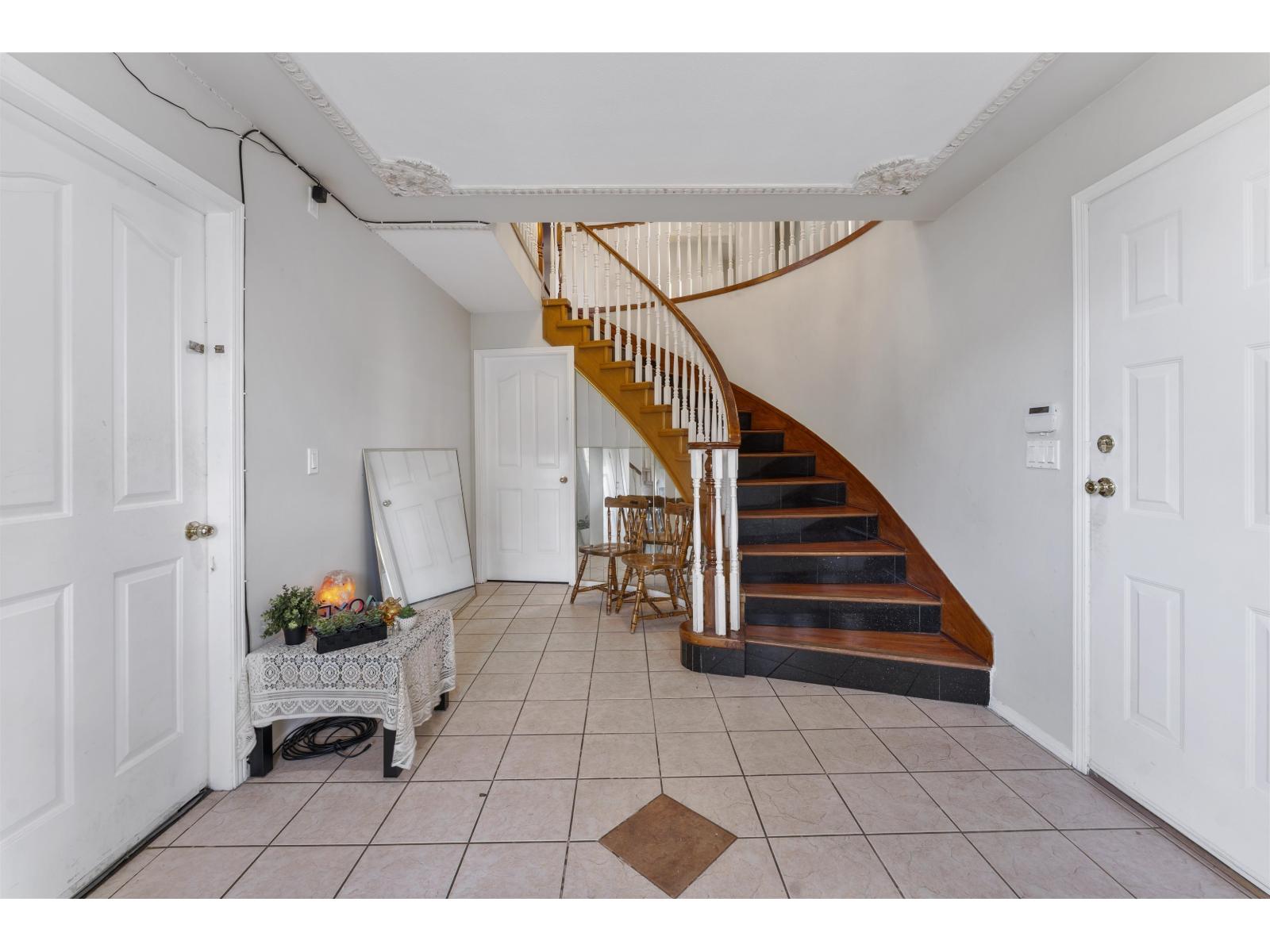 12246 64a Avenue, Surrey, British Columbia  V3W 3R8 - Photo 4 - R3056620