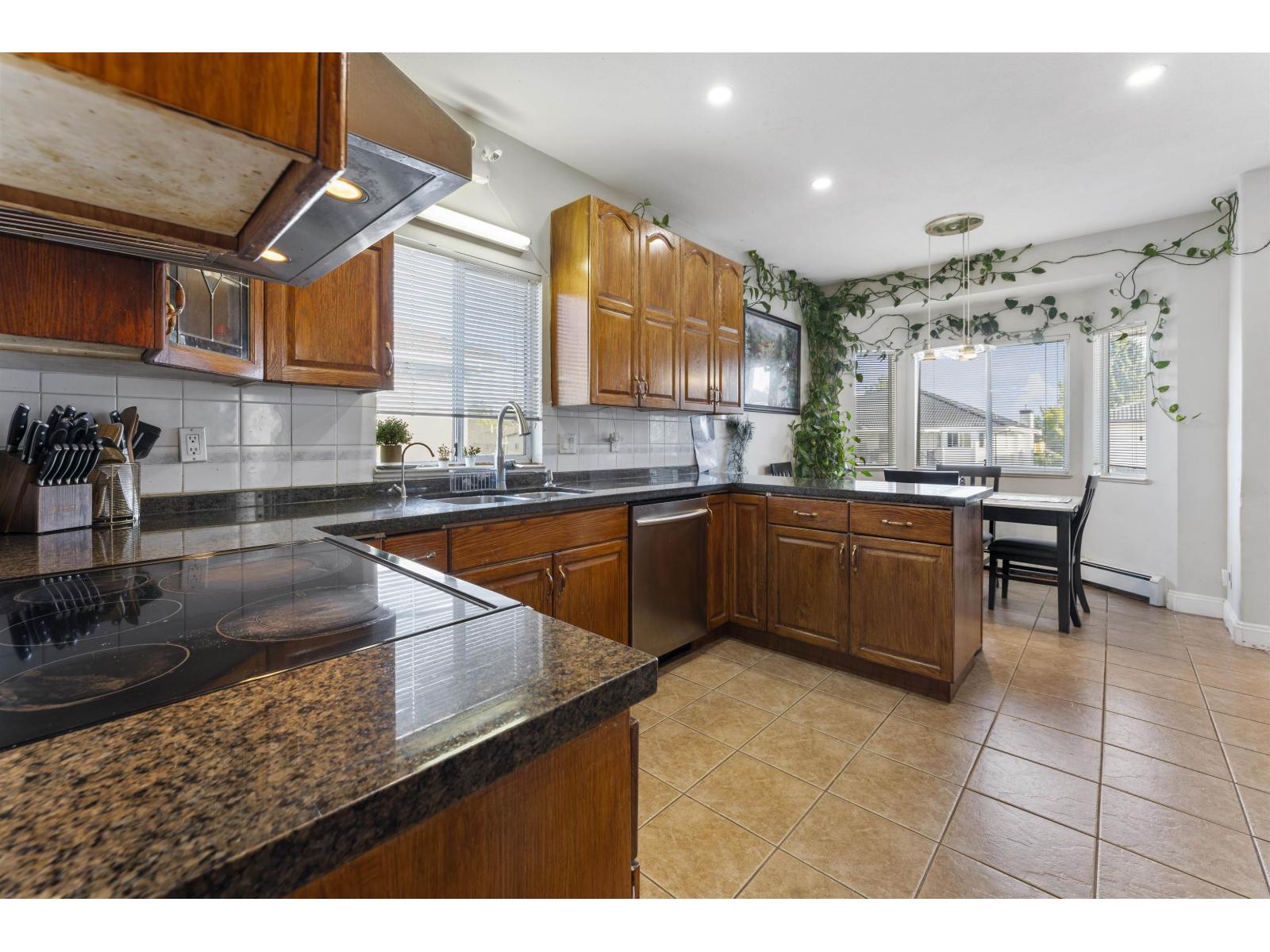 12246 64a Avenue, Surrey, British Columbia  V3W 3R8 - Photo 11 - R3056620