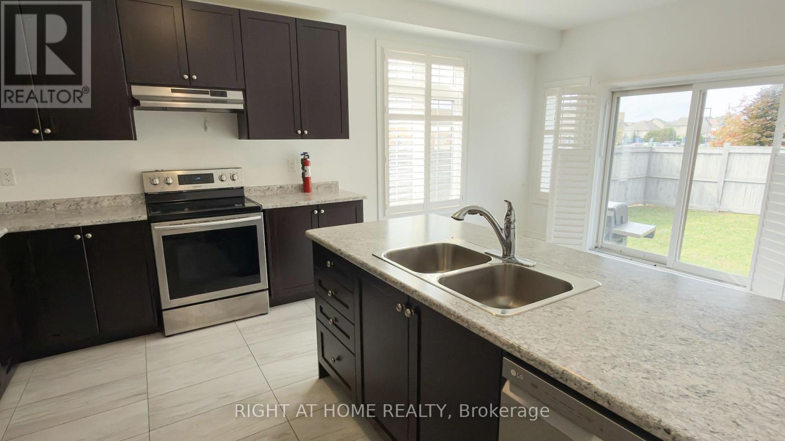 68 Dowling Road, New Tecumseth, Ontario  L9R 1V2 - Photo 7 - N12452854