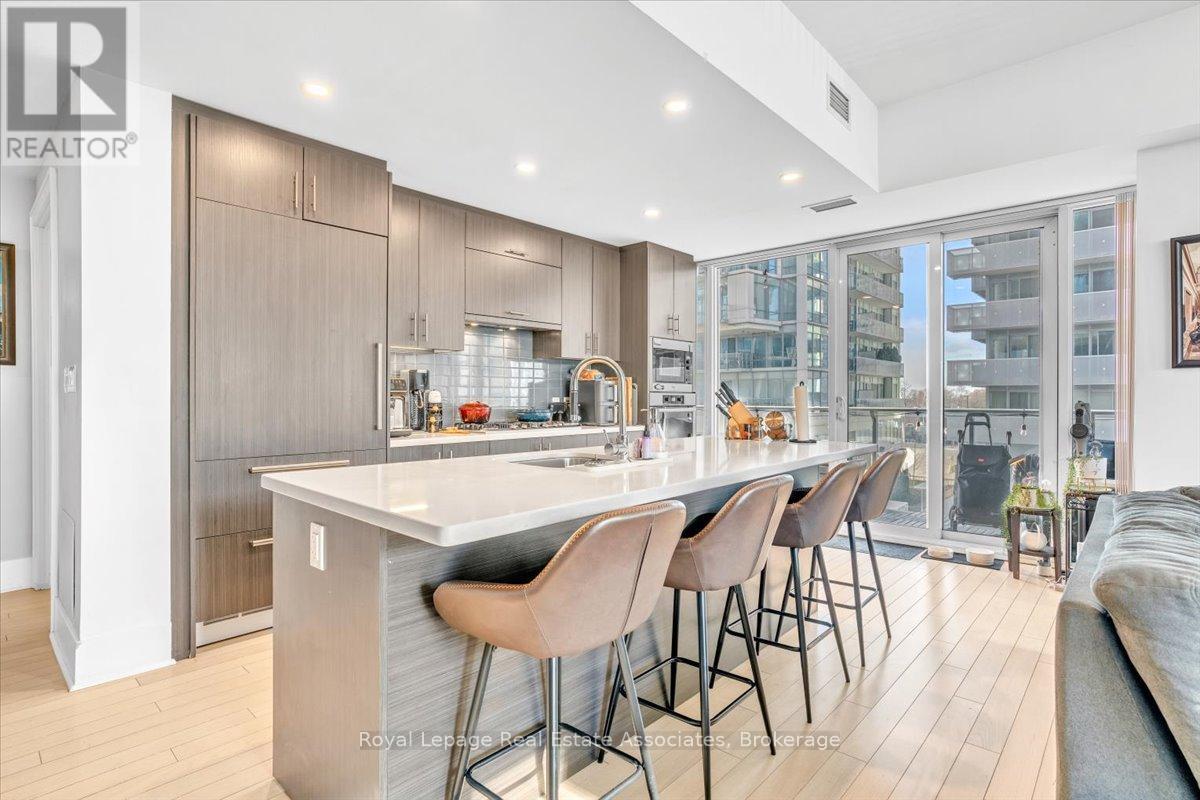 323 - 29 Queens Quay E, Toronto, Ontario  M5E 0A4 - Photo 4 - C12299290
