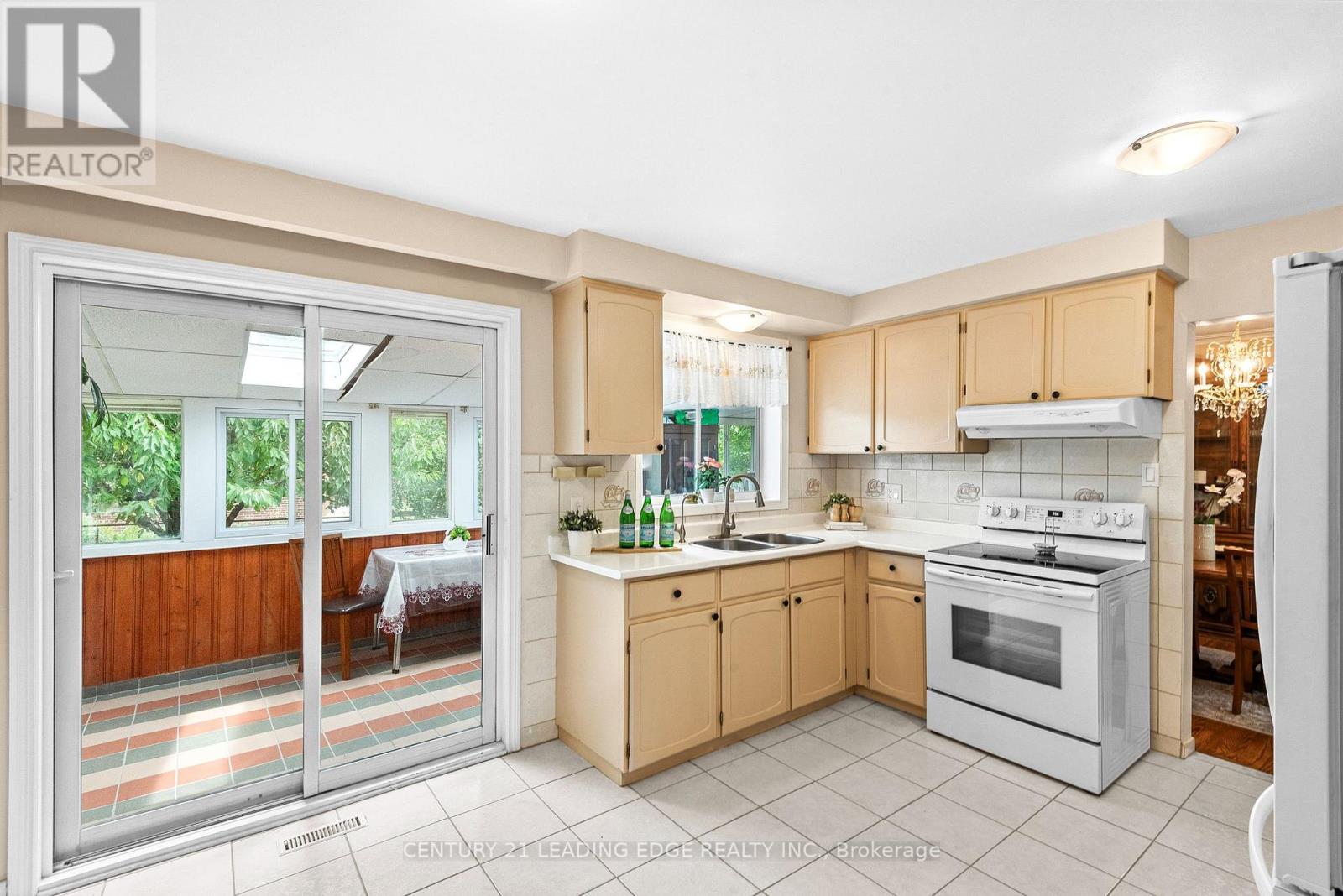 3651 Broomhill Crescent, Mississauga, Ontario  L4Y 3N5 - Photo 15 - W12370480