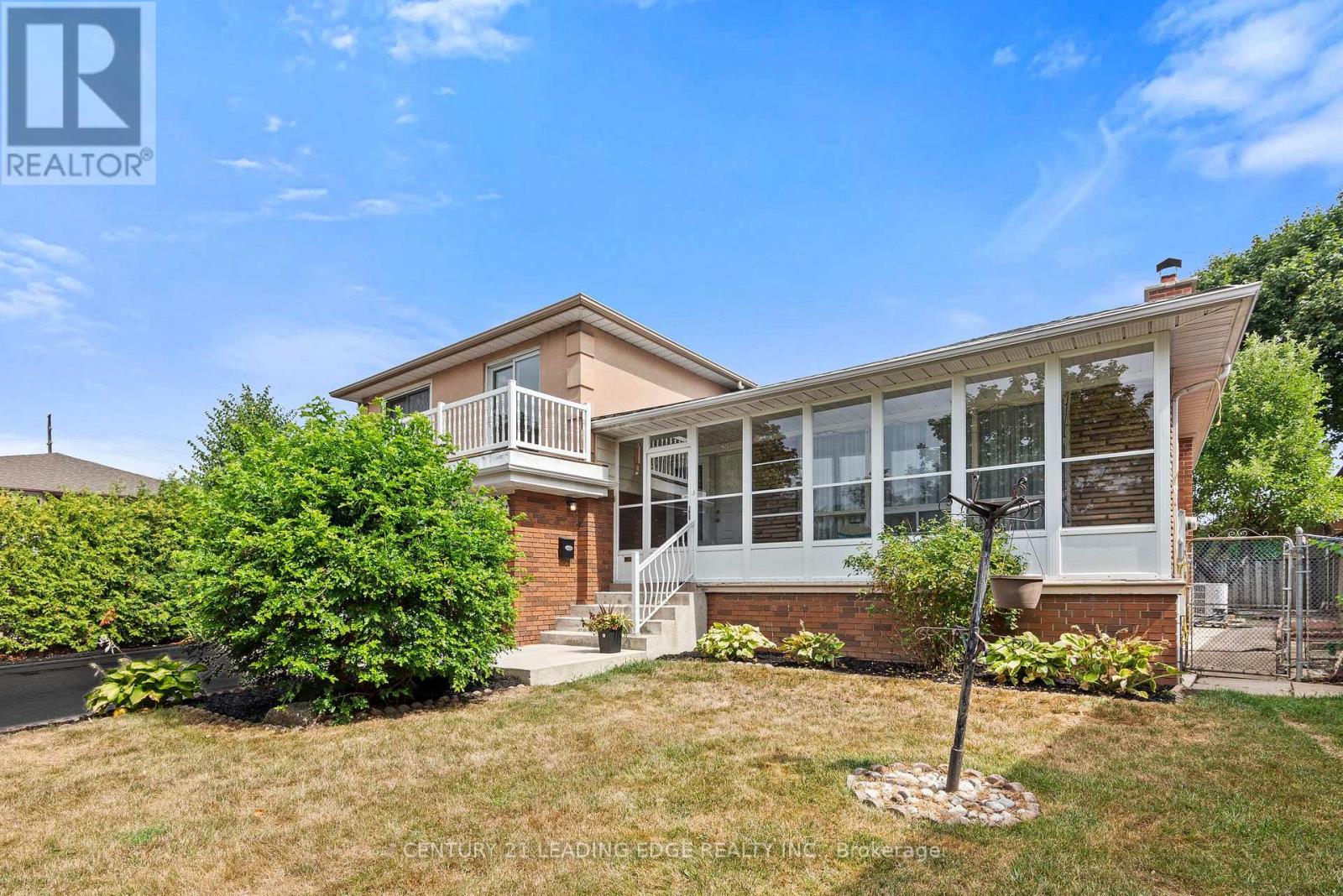 3651 Broomhill Crescent, Mississauga, Ontario  L4Y 3N5 - Photo 3 - W12370480