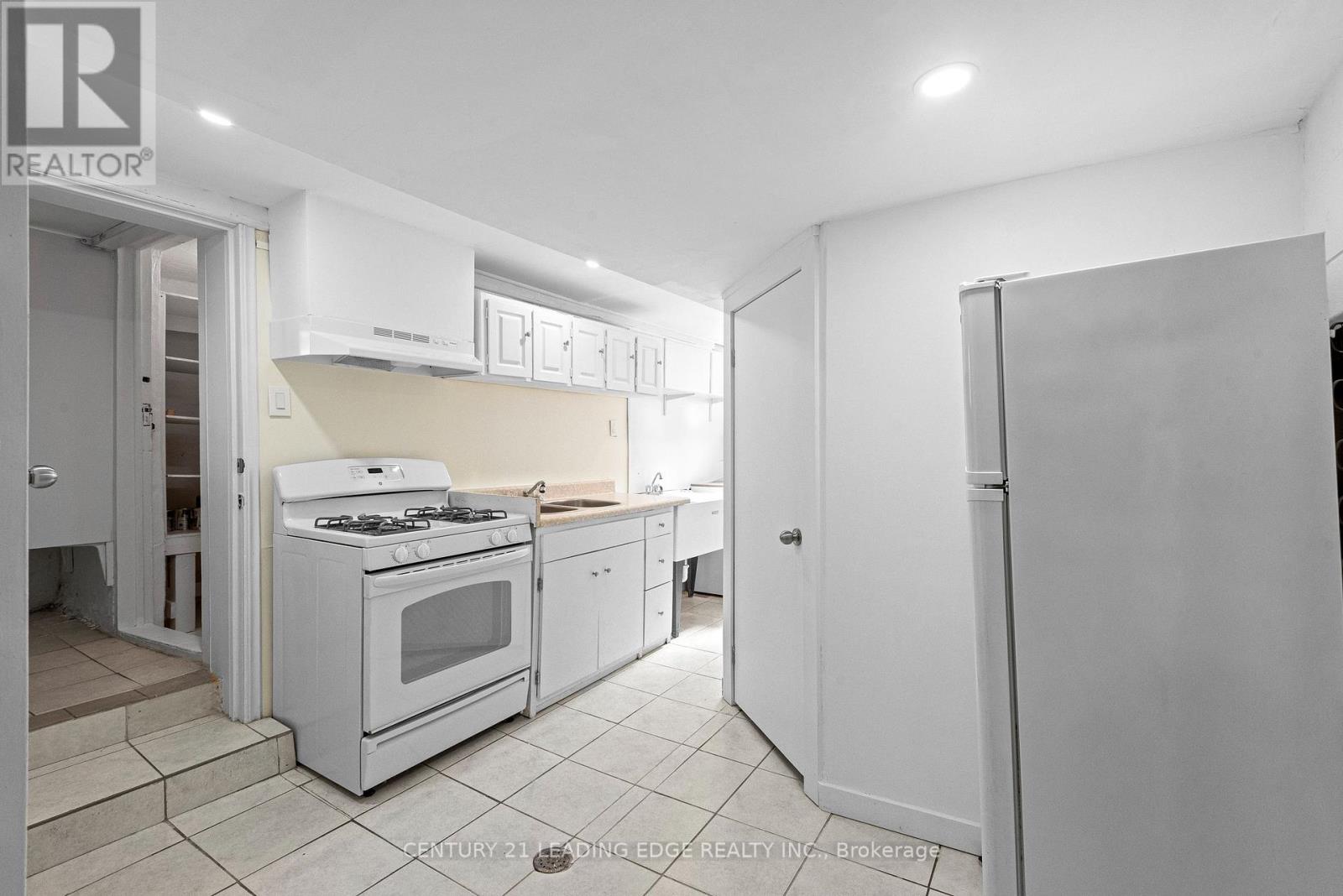 3651 Broomhill Crescent, Mississauga, Ontario  L4Y 3N5 - Photo 38 - W12370480