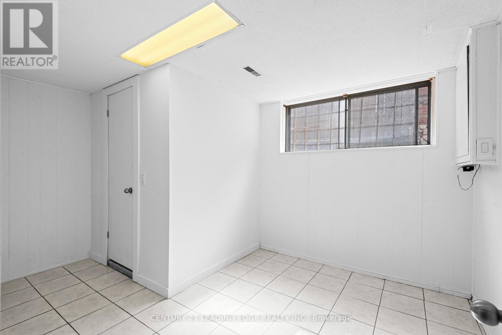 3651 Broomhill Crescent, Mississauga, Ontario  L4Y 3N5 - Photo 35 - W12370480
