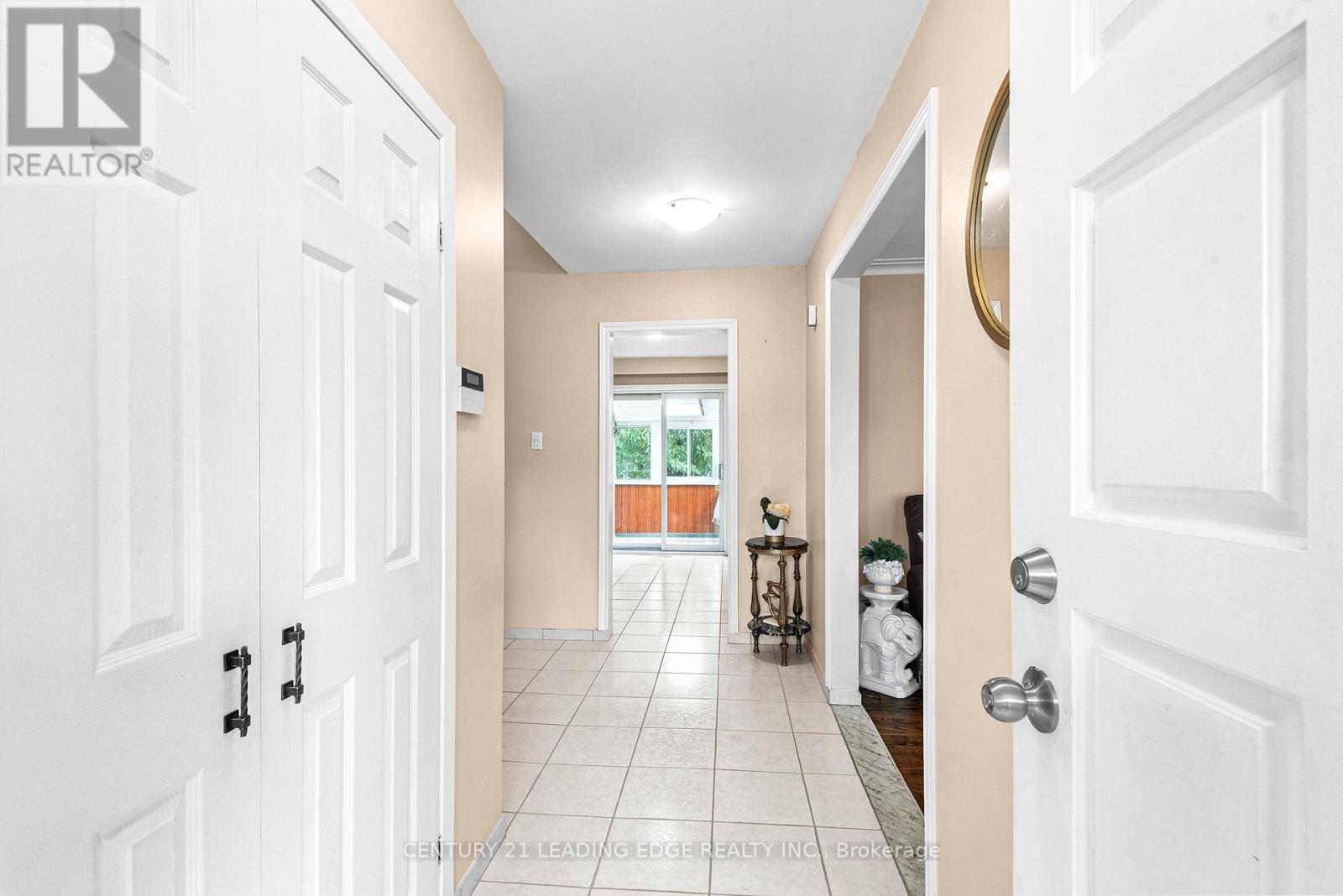 3651 Broomhill Crescent, Mississauga, Ontario  L4Y 3N5 - Photo 6 - W12370480