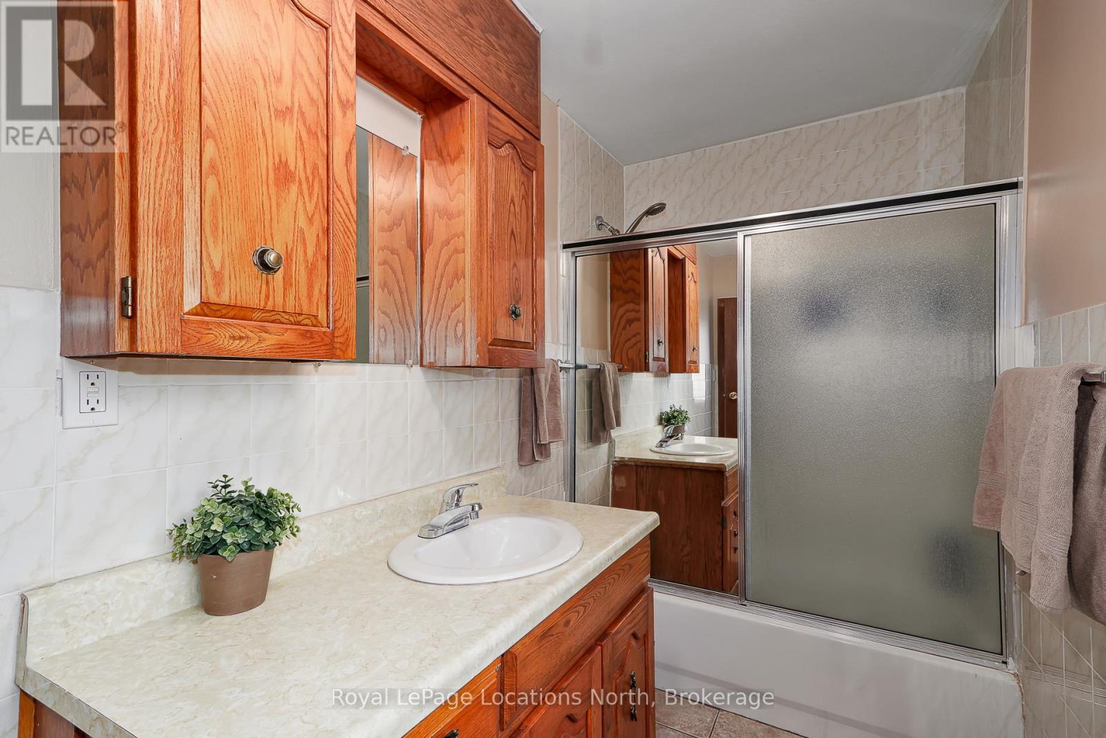 32 57th Street S, Wasaga Beach, Ontario  L9Z 1W5 - Photo 14 - S12452968