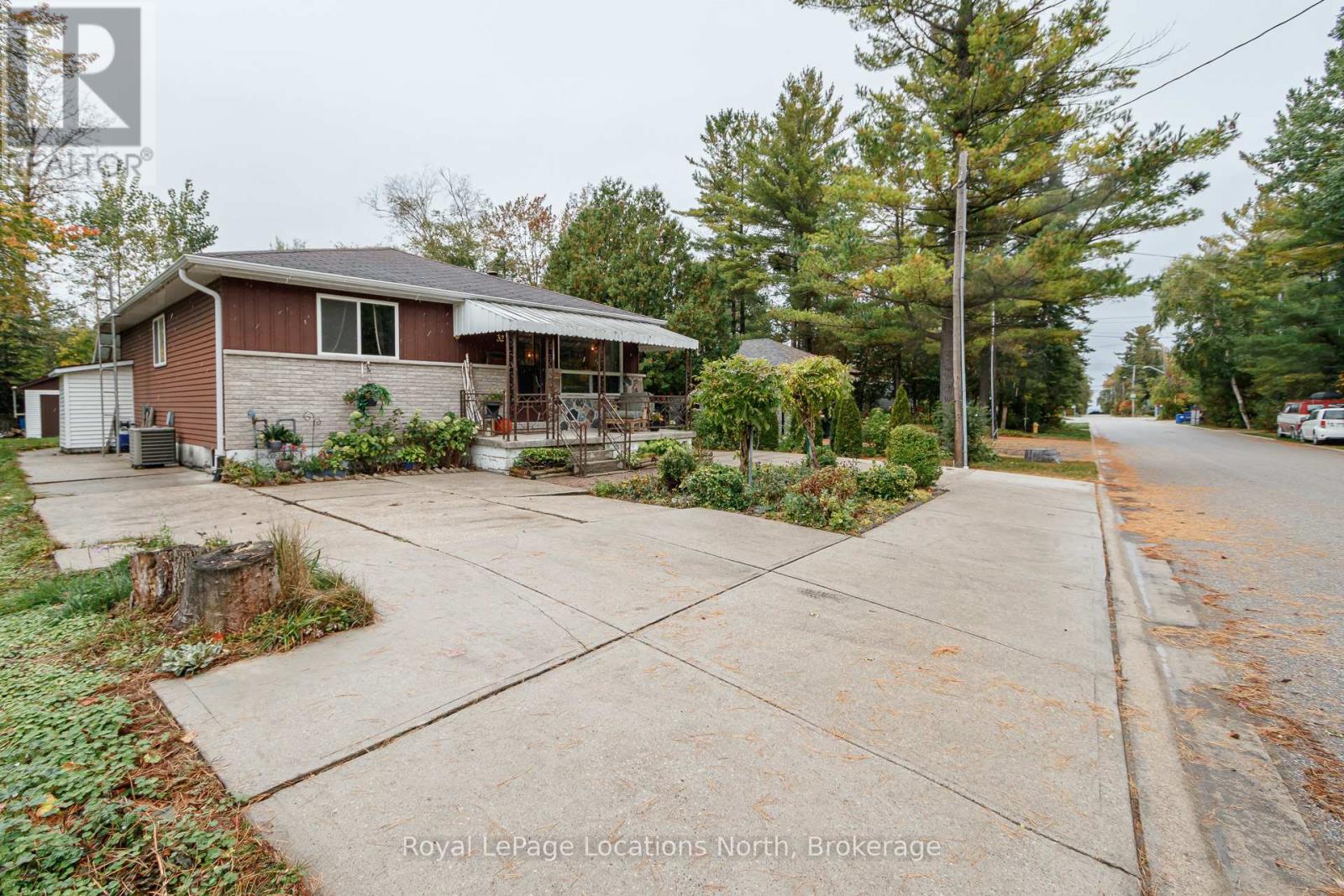 32 57th Street S, Wasaga Beach, Ontario  L9Z 1W5 - Photo 2 - S12452968