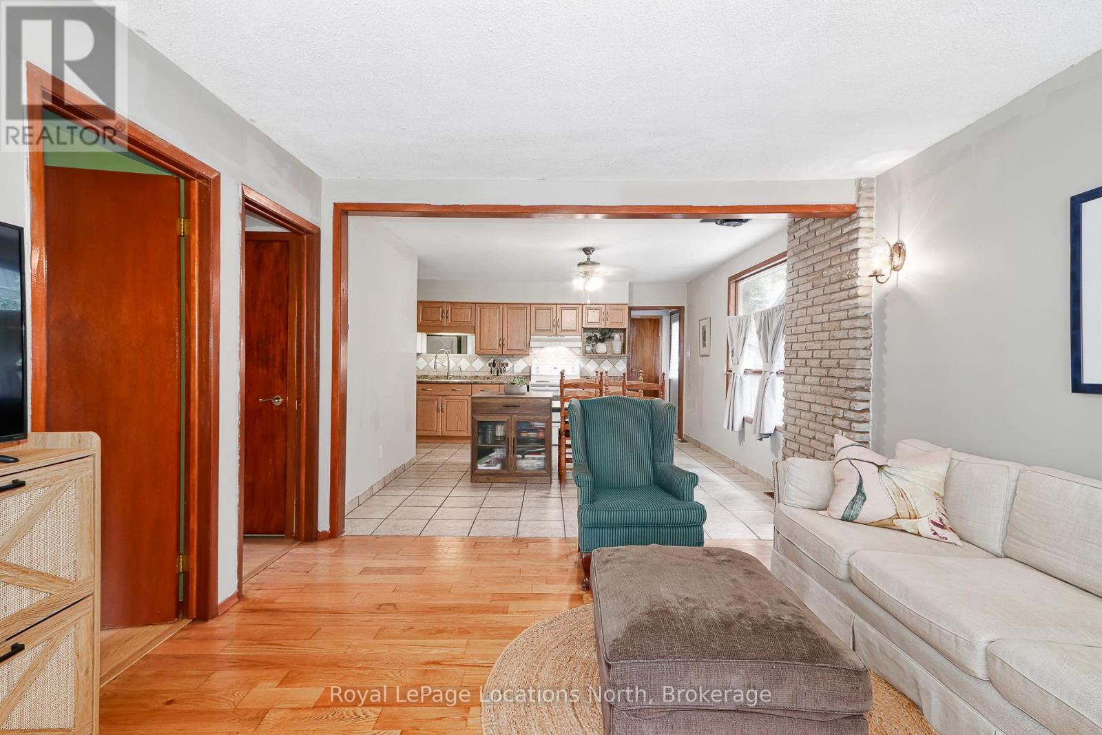 32 57th Street S, Wasaga Beach, Ontario  L9Z 1W5 - Photo 6 - S12452968