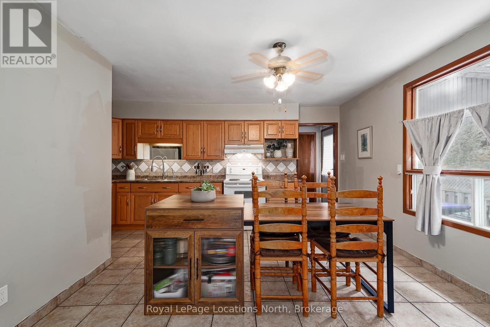 32 57th Street S, Wasaga Beach, Ontario  L9Z 1W5 - Photo 9 - S12452968