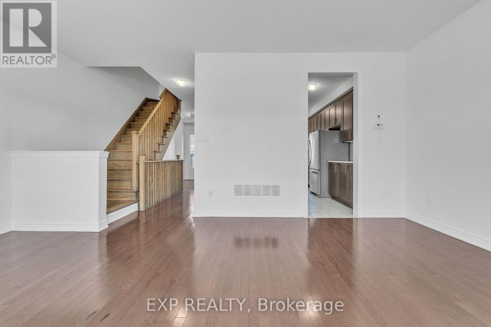 96 Fruitvale Circle, Brampton, Ontario  L7A 5B9 - Photo 6 - W12452816
