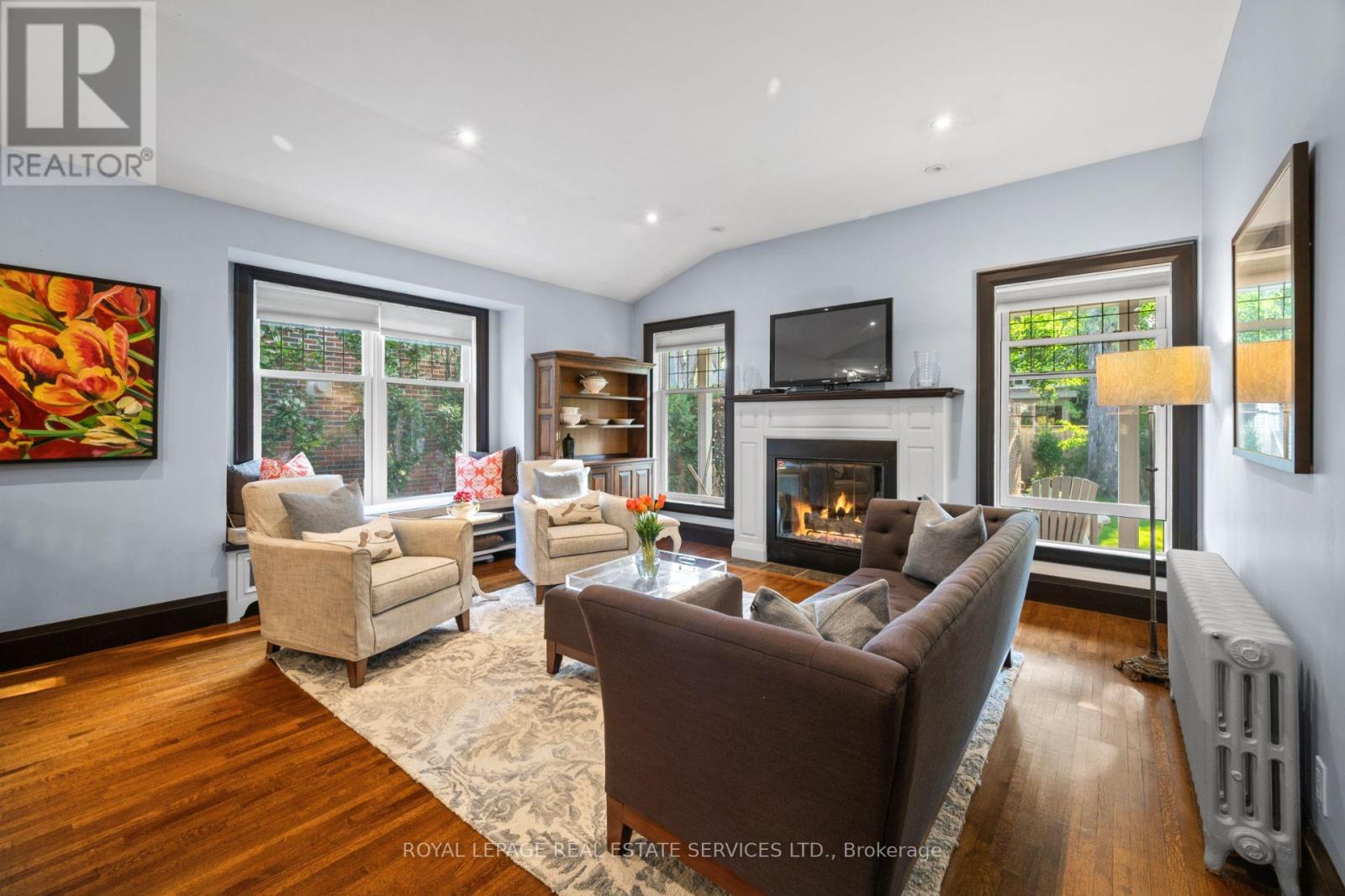 64 Grenview Boulevard N, Toronto, Ontario  M8X 2K4 - Photo 11 - W12452830