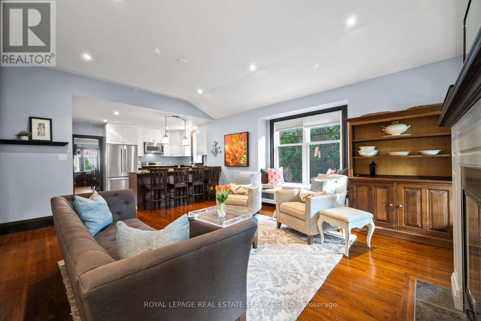 64 Grenview Boulevard N, Toronto, Ontario  M8X 2K4 - Photo 13 - W12452830
