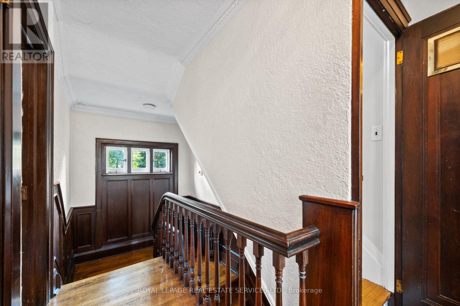 64 Grenview Boulevard N, Toronto, Ontario  M8X 2K4 - Photo 16 - W12452830
