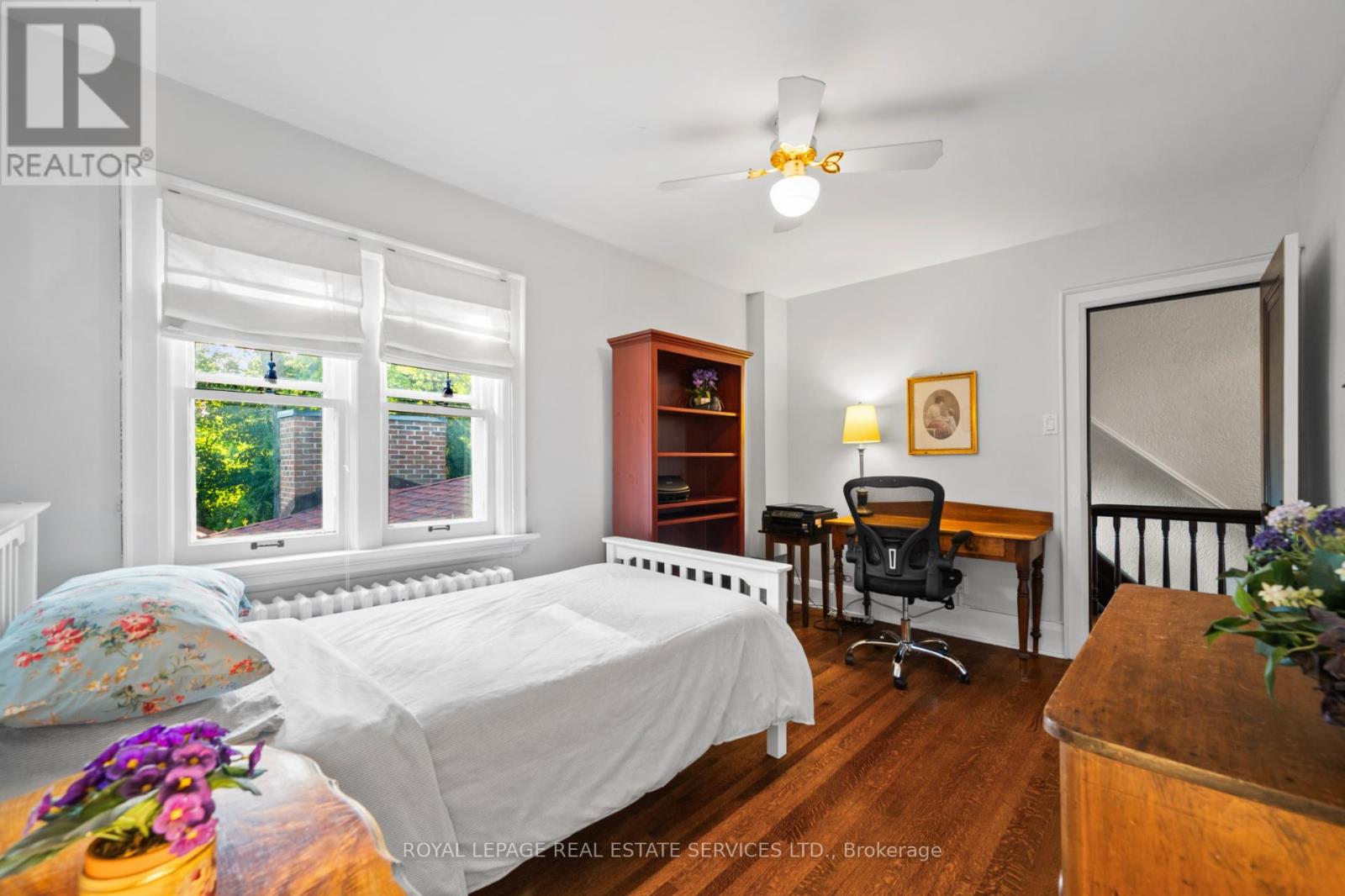 64 Grenview Boulevard N, Toronto, Ontario  M8X 2K4 - Photo 20 - W12452830