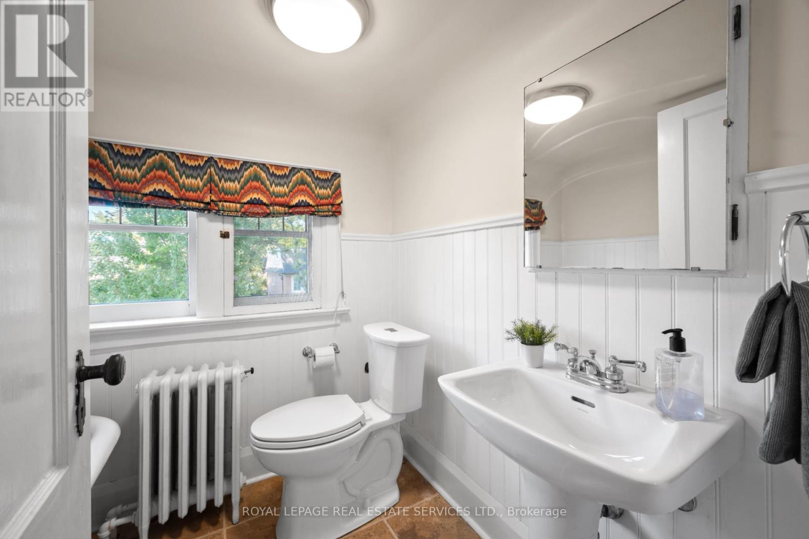 64 Grenview Boulevard N, Toronto, Ontario  M8X 2K4 - Photo 27 - W12452830