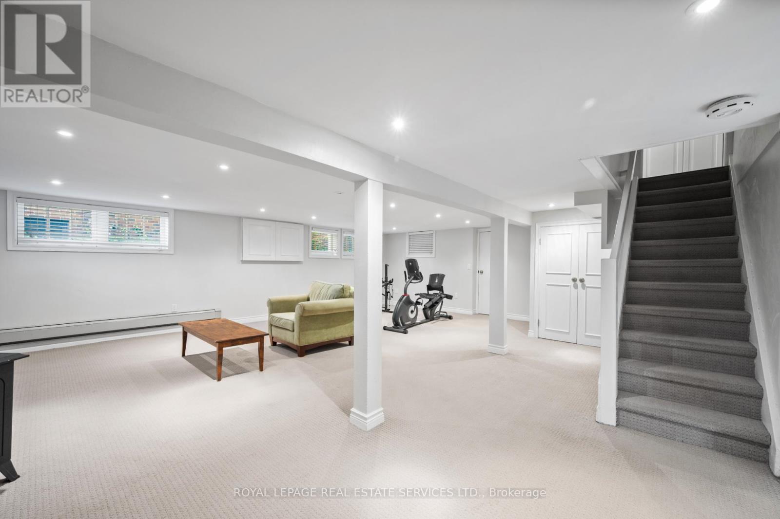 64 Grenview Boulevard N, Toronto, Ontario  M8X 2K4 - Photo 28 - W12452830