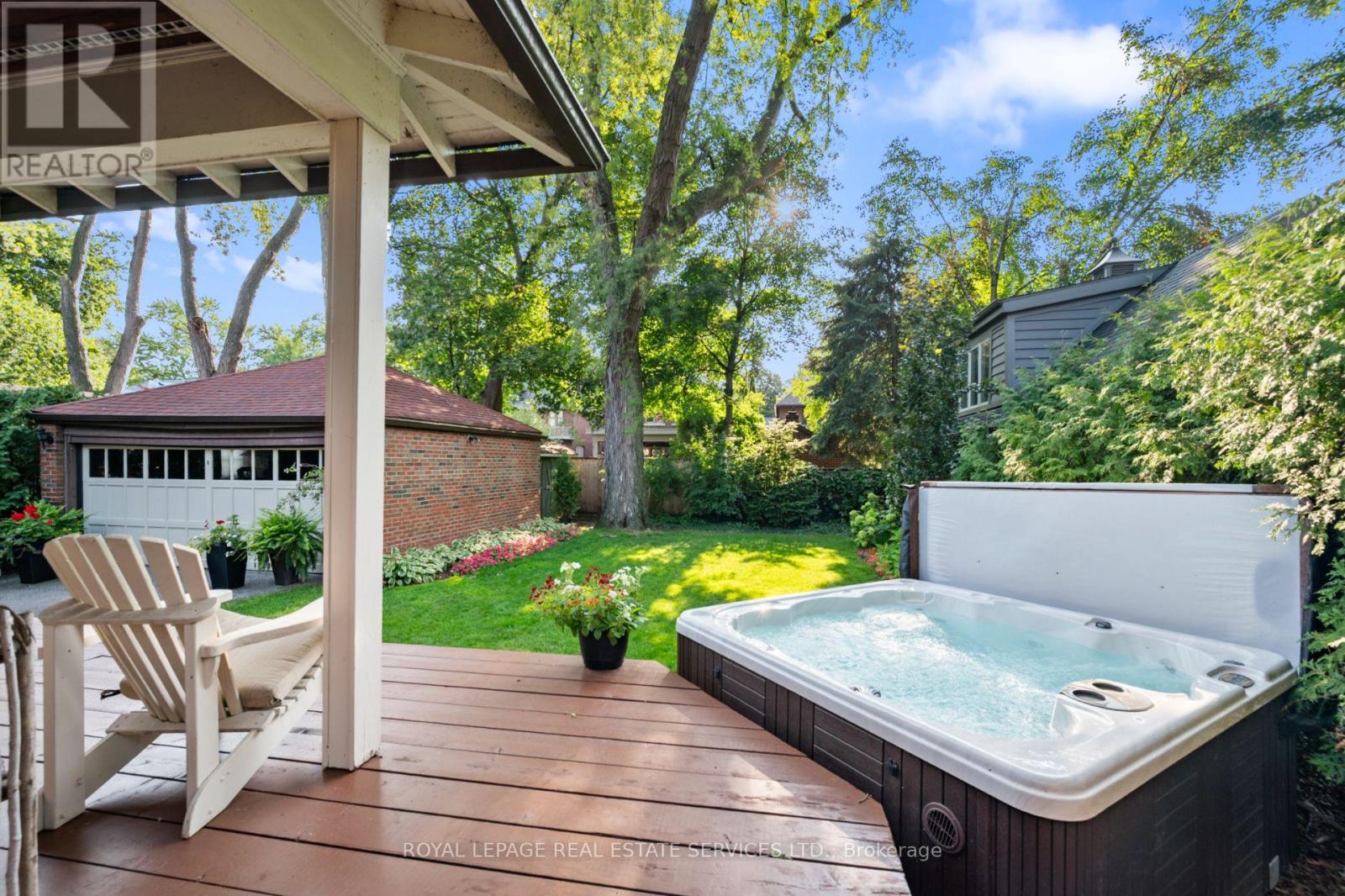 64 Grenview Boulevard N, Toronto, Ontario  M8X 2K4 - Photo 32 - W12452830