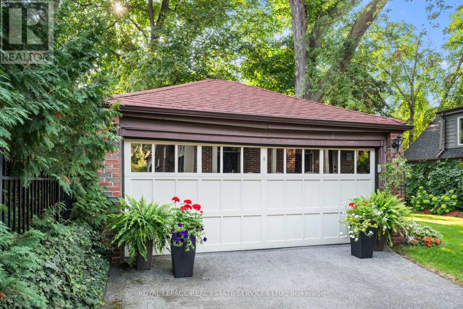 64 Grenview Boulevard N, Toronto, Ontario  M8X 2K4 - Photo 33 - W12452830