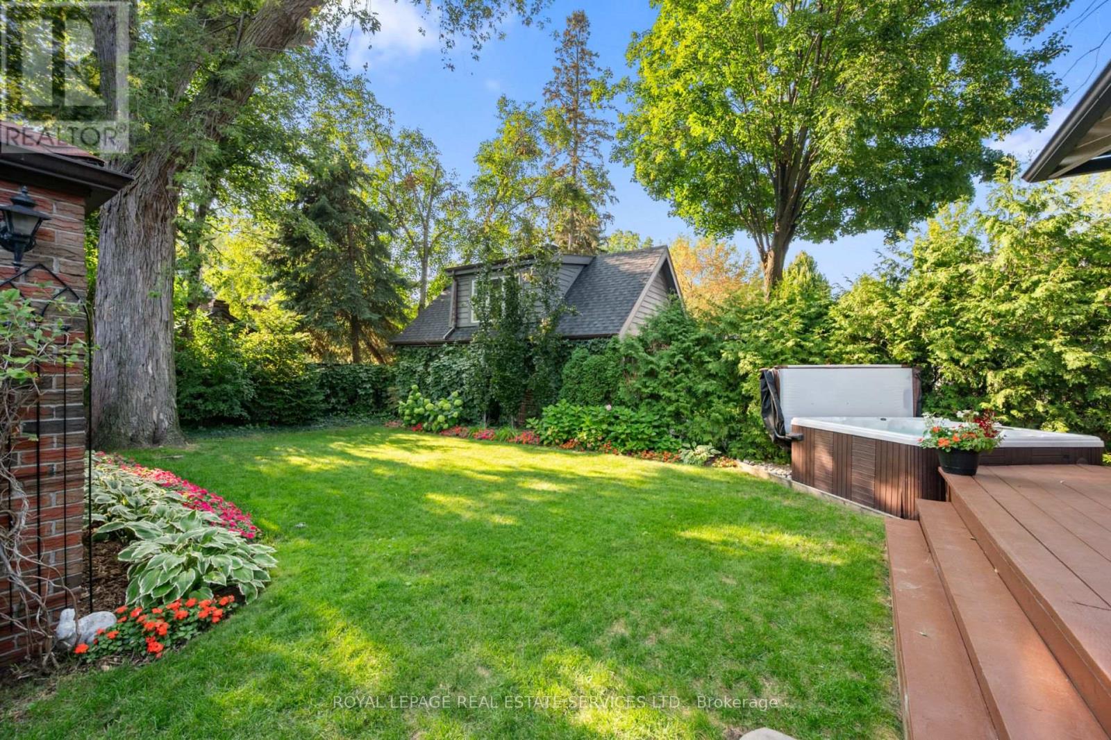 64 Grenview Boulevard N, Toronto, Ontario  M8X 2K4 - Photo 35 - W12452830