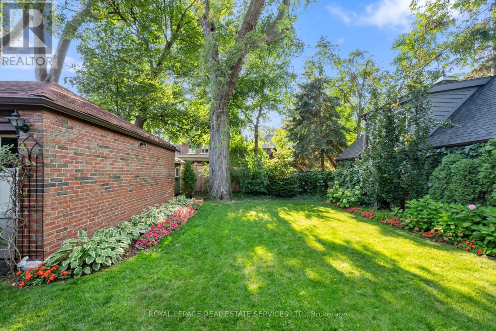64 Grenview Boulevard N, Toronto, Ontario  M8X 2K4 - Photo 36 - W12452830