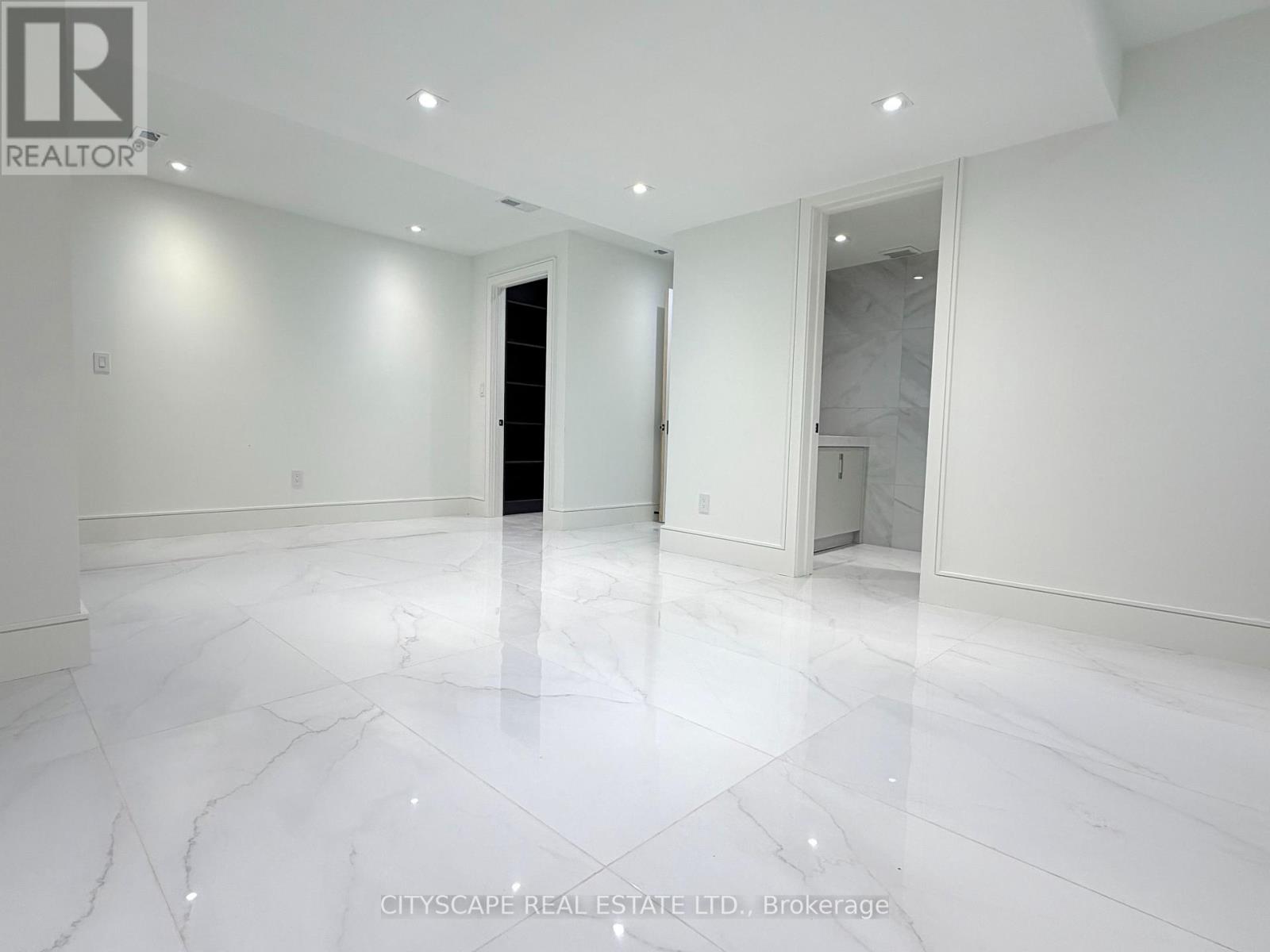 155 Lake Promenade, Toronto, Ontario  M8W 1A6 - Photo 11 - W12452833