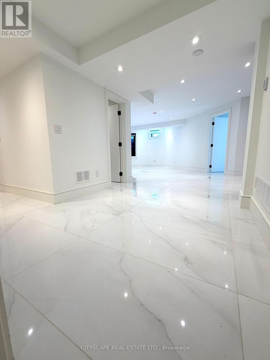 155 Lake Promenade, Toronto, Ontario  M8W 1A6 - Photo 14 - W12452833