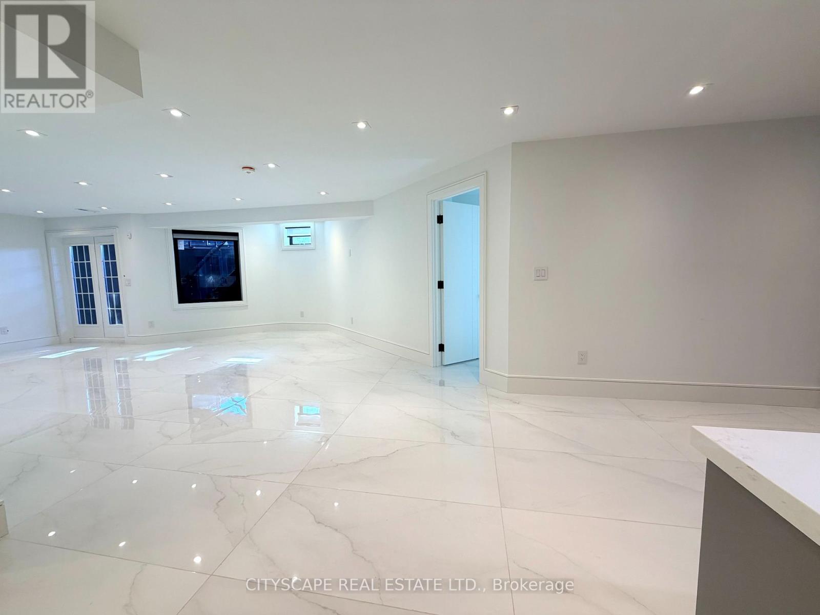 155 Lake Promenade, Toronto, Ontario  M8W 1A6 - Photo 15 - W12452833