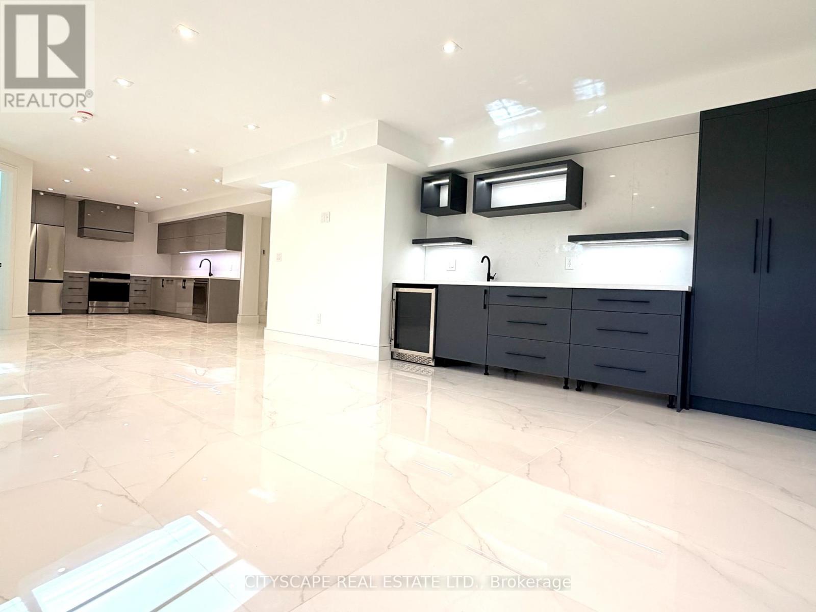 155 Lake Promenade, Toronto, Ontario  M8W 1A6 - Photo 4 - W12452833