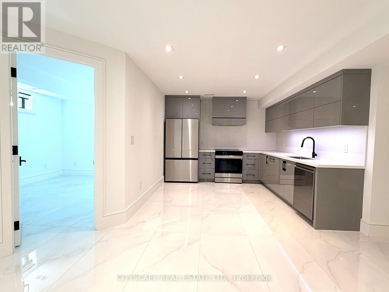 155 Lake Promenade, Toronto, Ontario  M8W 1A6 - Photo 5 - W12452833